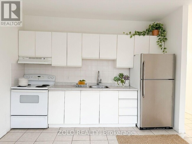 968 Bathurst St in Toronto, ON - Building Photo - Building Photo