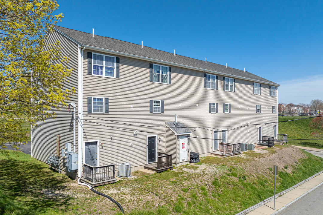 Hilltop Condominiums in Fall River, MA - Building Photo