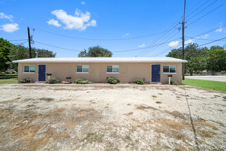 400 Henderson St in Palacios, TX - Building Photo - Building Photo