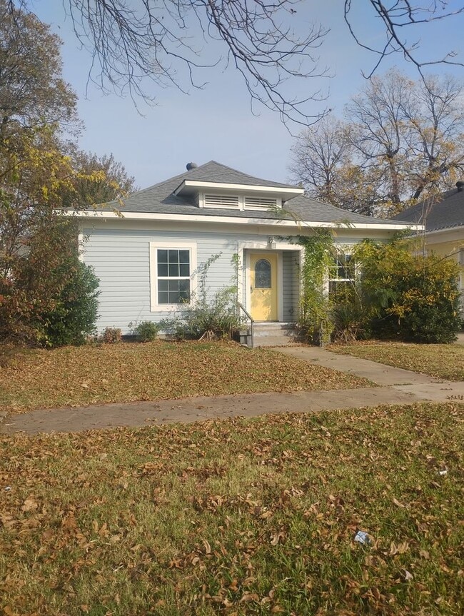 property at 715 McLish Ave SW