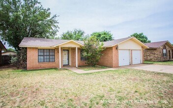2325 81st St in Lubbock, TX - Foto de edificio - Building Photo