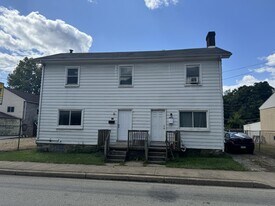 123 Clinton Ave in Oakdale, PA - Building Photo