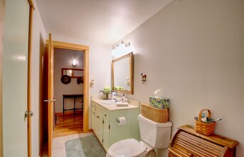 16475 Fairway Dr, Unit Basement Apt 1 bedroom in Burlington, WA - Foto de edificio - Building Photo