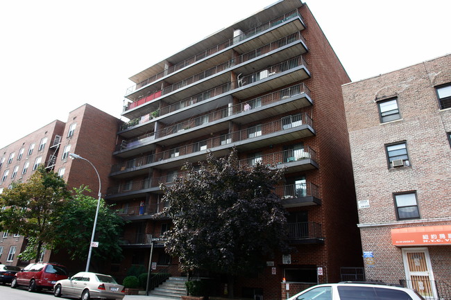 42-36 UNION STREET in Flushing, NY - Foto de edificio - Building Photo