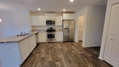 162 Goldenrod Dr in Elgin, IL - Building Photo - Building Photo