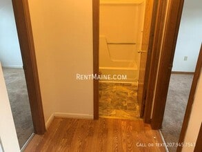 385 Pine St, Unit 8 in Bangor, ME - Building Photo - Building Photo