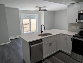 226 Laurel St in East Haven, CT - Foto de edificio - Building Photo