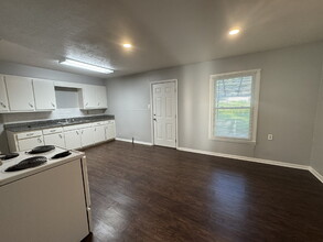 1240 N Garfield Ave in Stephenville, TX - Building Photo - Building Photo