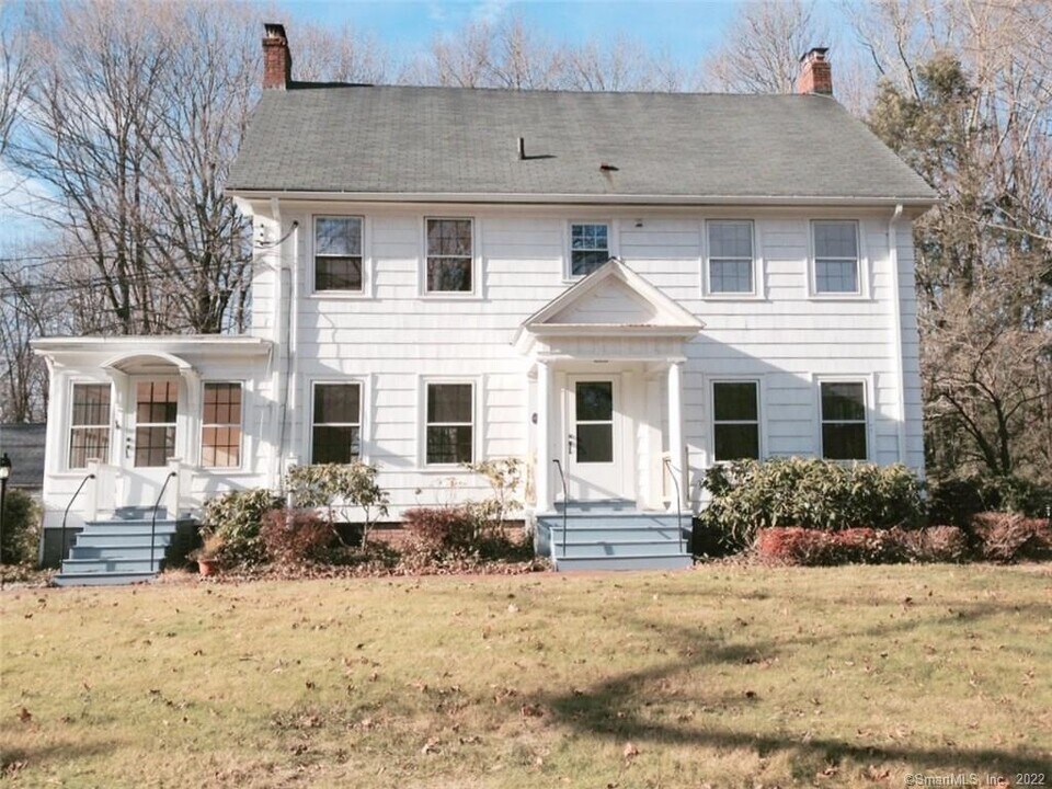 20 Newton Rd in Woodbridge, CT - Building Photo