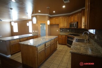 7001 Sparkler Way in Bakersfield, CA - Building Photo - Building Photo