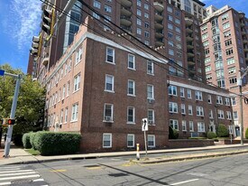 82 Forest St in Stamford, CT - Building Photo