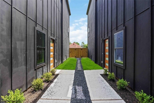 2407 Dolly Wright St in Houston, TX - Building Photo - Building Photo