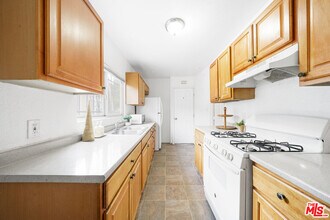 640 W 81st St in Los Angeles, CA - Building Photo - Building Photo