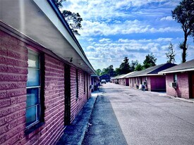 1825 W Little York Rd in Houston, TX - Building Photo