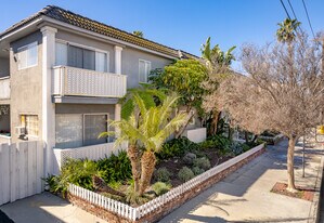 18414 Collins St in Tarzana, CA - Building Photo