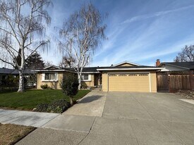 4741 Golden Rd in Pleasanton, CA - Building Photo