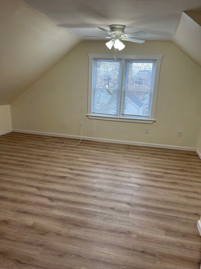 94 Carlisle St, Unit 3rd Floor Studio in New Haven, CT - Building Photo - Building Photo