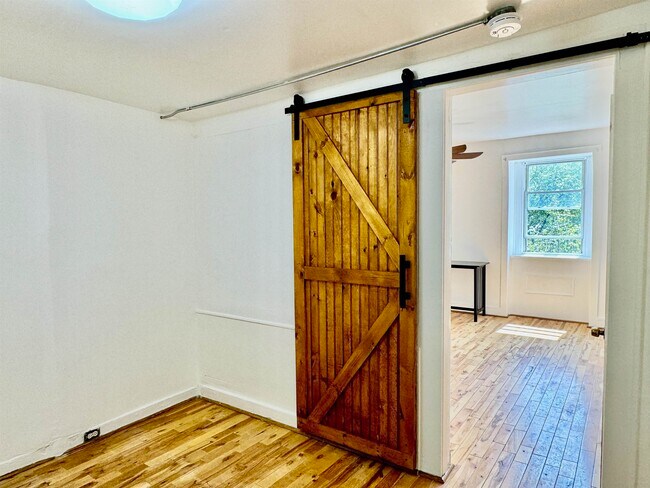 818 Grand St-Unit -3 in Jersey City, NJ - Building Photo - Building Photo