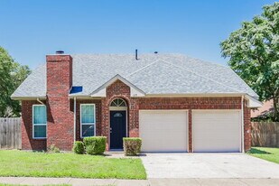 1119 Brewer Dr in Cedar Hill, TX - Building Photo