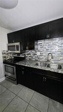7925 Fairview Dr in Tamarac, FL - Building Photo - Building Photo