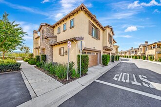 23902 Brescia Dr in Santa Clarita, CA - Building Photo - Building Photo