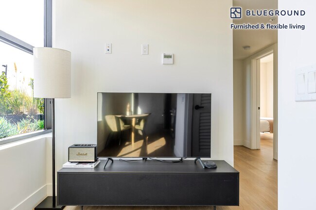 611 N Virgil Ave in Los Angeles, CA - Foto de edificio - Building Photo