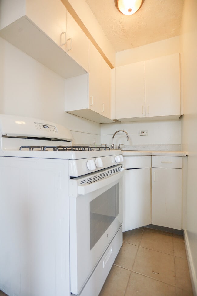 911 W Lawrence Ave, Unit #501 in Chicago, IL - Building Photo - Building Photo