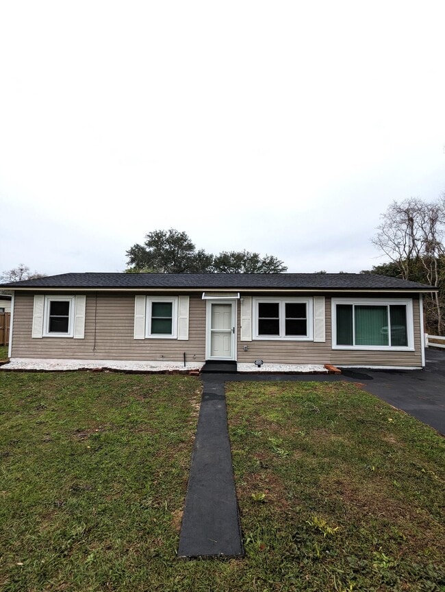 property at 1010 Pinetree Rd