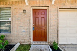 19835 Rustic Lake Ln in Cypress, TX - Building Photo - Building Photo