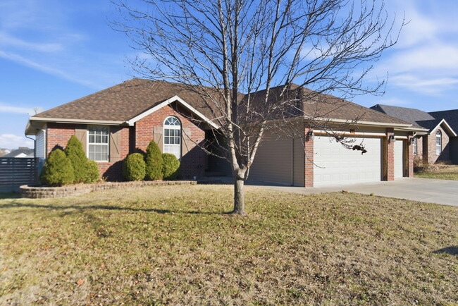 205 E Lapis St in Republic, MO - Building Photo - Building Photo