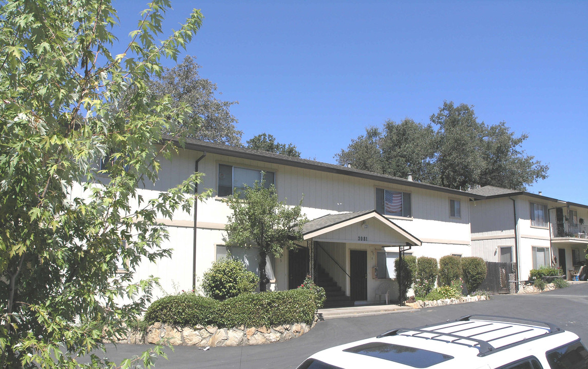 Golf Course Apartment in Cameron Park, CA - Foto de edificio