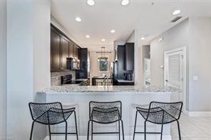 15130 Palmer Lake Cir-Unit -204 in Naples, FL - Foto de edificio - Building Photo