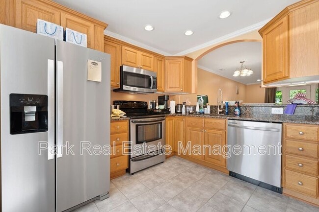 1 Forest Glen Dr in Chapel Hill, NC - Building Photo - Building Photo