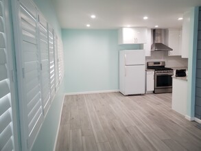 12850 Moorpark St, Unit 1 in Studio City, CA - Foto de edificio - Building Photo