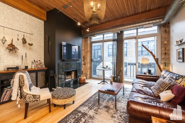 property at 2333 W Saint Paul Ave