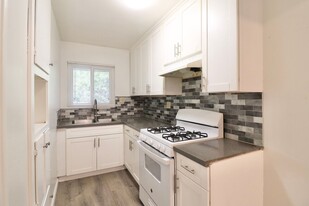 241 Chester Way in Oxnard, CA - Building Photo