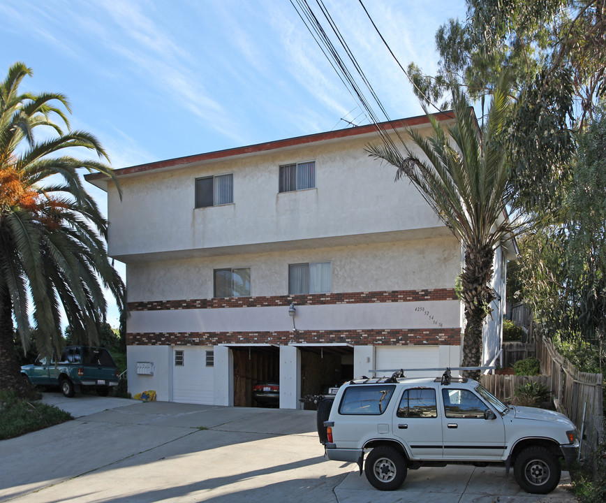 4250-4258 Whittier St in San Diego, CA - Foto de edificio