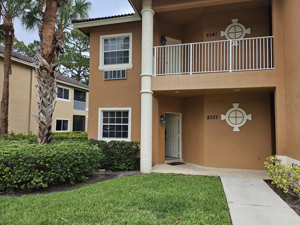 8333 Mulligan Cir in Port St. Lucie, FL - Building Photo