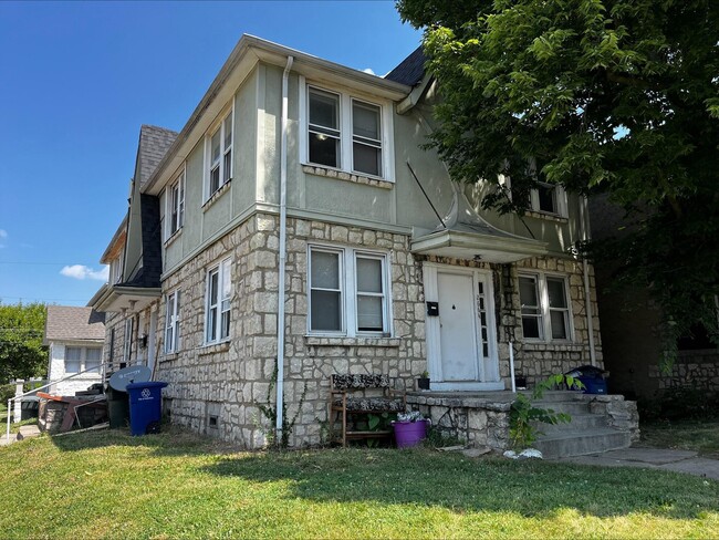 property at 738 N Dawson Ave