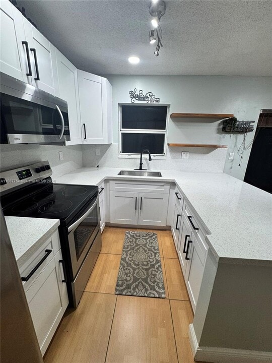 7005 NW 173rd Dr in Miami Gardens, FL - Foto de edificio