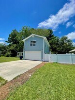 148 20th Ave in Apalachicola, FL - Building Photo