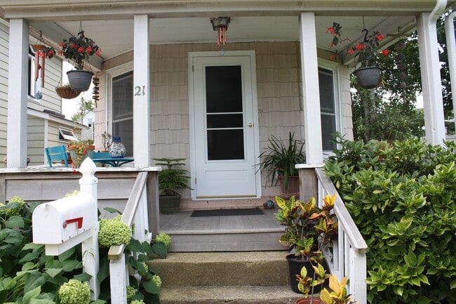 property at 21 Walnut Pl