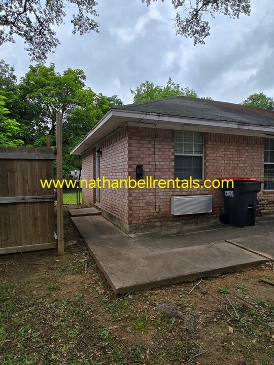 748 8th St SE in Paris, TX - Foto de edificio
