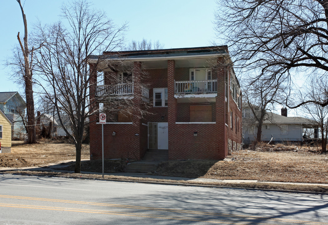 4105 E Linwood Blvd in Kansas City, MO - Foto de edificio