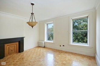 4 1st Pl in Brooklyn, NY - Building Photo - Interior Photo