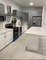 9346 S Belfort Cir in Tamarac, FL - Building Photo