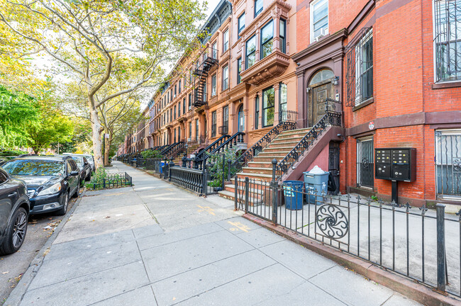 78 Mac Donough St in New York, NY - Foto de edificio - Building Photo
