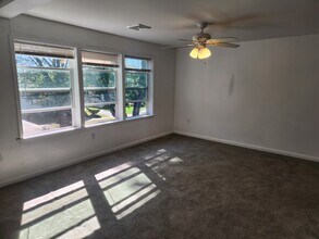 81 Bay View Ave, Unit 2 in Bristol, RI - Building Photo - Building Photo