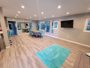 1415 Stearns Dr, Unit Stearns in Los Angeles, CA - Building Photo - Building Photo