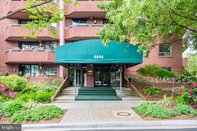 4444 Connecticut Ave NW in Washington, DC - Building Photo - Building Photo